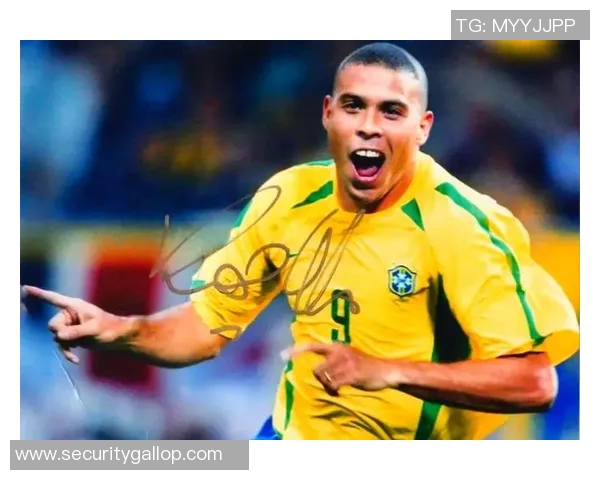 足球历史上的十大经典球星风采：回顾传奇人物的辉煌瞬间与伟大成就